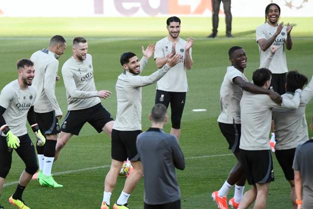 BARCELONA, SPAIN - APRIL 15 : Entrainement du PSG avant le quart de final retour de la Ligue des Champions opposant le FC Barcelona, Barca au Paris Saint Germain le 15 avril 2024 au Estadi Olimpic Lluis Companys a Barcelone, Espagne. FOOTBALL : Entrainement du Paris Saint Germain - Champions League - 15 04 2024 ValentinaClaret Panoramic 