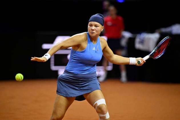Diana Maximovna Shnaider RUS Action Tennis Ladies Porsche Cup Porsche Tennis Grand Prix GP Stuttgart 2024 Porsche Arena 15 04 2023 DFL REGULATIONS PROHIBIT ANY USE OF PHOTOGRAPHS AS IMAGE SEQUENCES AND OR QUASI VIDEO Porsche Tennis Grand Prix GP Stuttgart 2024