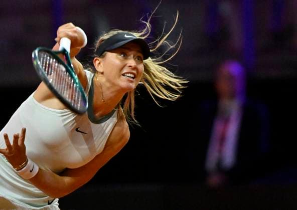 Paula Badosa ESP Action Serve Tennis Ladies Porsche Cup Porsche Tennis Grand Prix GP Stuttgart 2024 Porsche Arena 15 04 2023 DFL REGULATIONS PROHIBIT ANY USE OF PHOTOGRAPHS AS IMAGE SEQUENCES AND OR QUASI VIDEO Porsche Tennis Grand Prix GP Stuttgart 2024