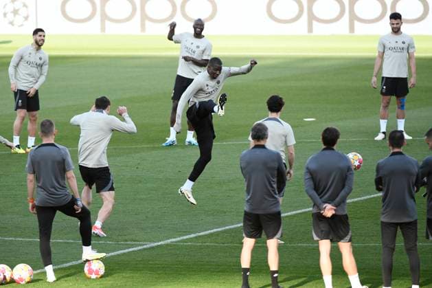BARCELONA, SPAIN - APRIL 15 : Entrainement du PSG avant le quart de final retour de la Ligue des Champions opposant le FC Barcelona, Barca au Paris Saint Germain le 15 avril 2024 au Estadi Olimpic Lluis Companys a Barcelone, Espagne. FOOTBALL : Entrainement du Paris Saint Germain - Champions League - 15 04 2024 ValentinaClaret Panoramic 