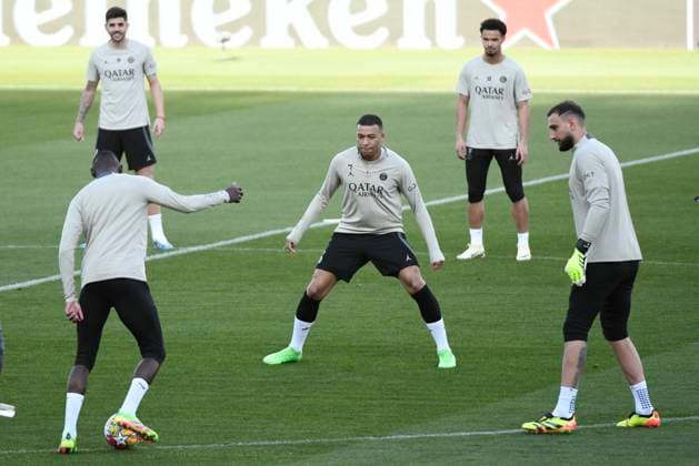 BARCELONA, SPAIN - APRIL 15 : Entrainement du PSG avant le quart de final retour de la Ligue des Champions opposant le FC Barcelona, Barca au Paris Saint Germain le 15 avril 2024 au Estadi Olimpic Lluis Companys a Barcelone, Espagne. FOOTBALL : Entrainement du Paris Saint Germain - Champions League - 15 04 2024 ValentinaClaret Panoramic 