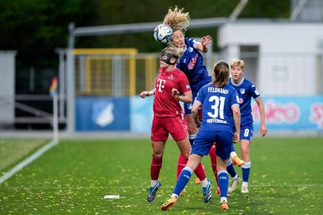 v li Celina Degen Köln, 5 , Fabienne Dongus TSG, 33 , Jana Feldkamp TSG, 31 , Paulina Krumbiegel TSG, 8 , header, header duel, match scene, duel in the air, action, action, 15 04 2024, Sinsheim Hoffenheim Germany , Soccer, Google Pixel Women Bundesliga, TSG 1899 Hoffenheim 1 FC Köln, DFB DFL REGULATIONS PROHIBIT ANY USE OF PHOTOGRAPHS AS IMAGE SEQUENCES AND OR QUASI VIDEO xozx