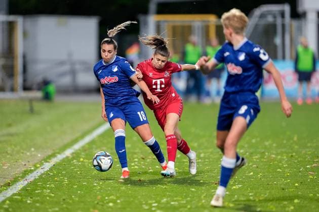 v li Julia Hickelsberger Hickelsberger Füller, TSG, 18 , Martyna Wiankowska Köln, 26 , Paulina Krumbiegel TSG, 8 , duel, duel scene, duel, tackle, tackling, dynamics, action, action, 15 04 2024, Sinsheim Hoffenheim Germany , Soccer, Google Pixel Women Bundesliga, TSG 1899 Hoffenheim 1 FC Köln, DFB DFL REGULATIONS PROHIBIT ANY USE OF PHOTOGRAPHS AS IMAGE SEQUENCES AND OR QUASI VIDEO xozx