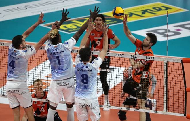 Tim Peter, Jose Israel Masso Alvarez, Aleksa Batak, Ruben Schott in attack duel Game scene Action Sport Volleyball Playoff Final 1 Match Bundesliga Men Season 2023 2024 15 04 2024 BR Volleys Berlin BRV vs VfB Friedrichshafen