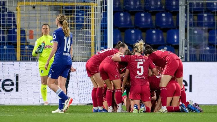 players of 1 FC Köln, celebrate the goal, celebrate the goal, goal, celebration, cheering about the goal, optimistic, game scene, highlight, action, action, 15 04 2024, Sinsheim Hoffenheim Germany , Football, Google Pixel Women Bundesliga, TSG 1899 Hoffenheim 1 FC Köln, DFB DFL REGULATIONS PROHIBIT ANY USE OF PHOTOGRAPHS AS IMAGE SEQUENCES AND OR QUASI VIDEO xozx