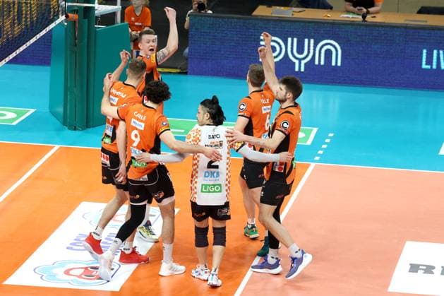 DEU, DVV, 1 VBL, BR Volleys vs VfB Friedrichshafen, 15 04 2024, Max Schmeling Halle, Berlin, DEU, DVV, 1 VBL, BR Volleys vs VfB Friedrichshafen, in the picture BR Volleys player circle Photo Juergen Engler nordphoto GmbH nordphotoxGmbHx xEngler nph00076