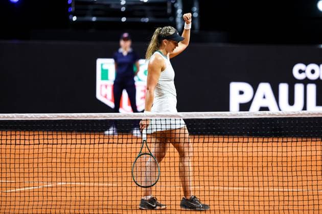 Paula Badosa ESP win the match, wins the match against Diana Shnaider Victory fist and jubilation at Paula Badosa Paula Badosa vs Diana Shnaider GER Porsche Tennis Grand Prix GP Stuttgart 2024, Porsche Arena, 15 04 2024 GER Porsche Tennis Grand Prix GP Stuttgart 2024 Porsche Arena, 15 04 2024 Stuttgart Copyright: xEibner-Pressefoto RogerxBuerkex EP