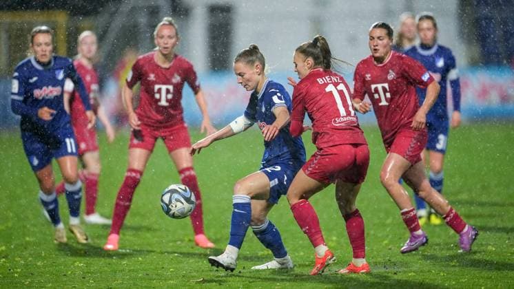 v li Sarai Linder TSG, 22 , Alena Bienz Köln, 11 , duel, duel, tackle, tackling, dynamics, action, action, 15 04 2024, Sinsheim Hoffenheim Germany , Football, Google Pixel Women Bundesliga, TSG 1899 Hoffenheim 1 FC Köln, DFB DFL REGULATIONS PROHIBIT ANY USE OF PHOTOGRAPHS AS IMAGE SEQUENCES AND OR QUASI VIDEO xozx