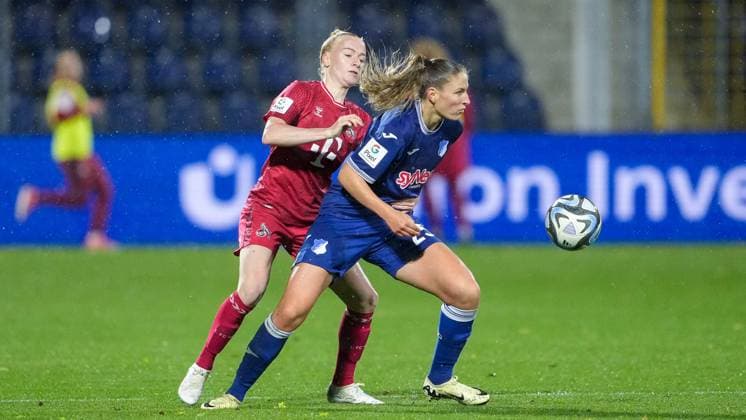 v li Anna Gerhardt Cologne, 21 , Melissa Kössler TSG, 25 , duel, duel, tackle, tackling, dynamics, action, action, 15 04 2024, Sinsheim Hoffenheim Germany , Football, Google Pixel Women Bundesliga, TSG 1899 Hoffenheim 1 FC Köln, DFB DFL REGULATIONS PROHIBIT ANY USE OF PHOTOGRAPHS AS IMAGE SEQUENCES AND OR QUASI VIDEO xozx