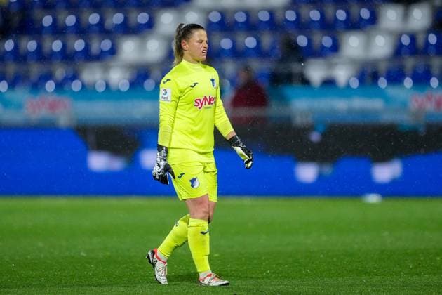 Martina Tufekovic Goalkeeper, TSG, 1 , looking disappointed, disappointment, frustration, disappointed, pessimistic, action, action scene, 15 04 2024, Sinsheim Hoffenheim Germany , Football, Google Pixel Women Bundesliga, TSG 1899 Hoffenheim 1 FC Köln, DFB DFL REGULATIONS PROHIBIT ANY USE OF PHOTOGRAPHS AS IMAGE SEQUENCES AND OR QUASI VIDEO xozx