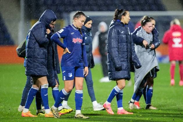 TSG 1899 Hoffenheim players, disappointed about the draw, only draw, disappointment after the final whistle, highlight, point loss, frustration, disappointed, pessimistic, 15 04 2024, Sinsheim Hoffenheim Germany , Football, Google Pixel Women Bundesliga, TSG 1899 Hoffenheim 1 FC Köln, DFB DFL REGULATIONS PROHIBIT ANY USE OF PHOTOGRAPHS AS IMAGE SEQUENCES AND OR QUASI VIDEO xozx