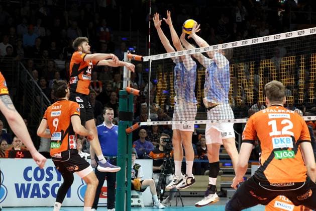 DEU, DVV, 1 VBL, BR Volleys vs VfB Friedrichshafen, 15 04 2024, Max Schmeling Halle, Berlin, DEU, DVV, 1 VBL, BR Volleys vs VfB Friedrichshafen, in the picture Ruben Schott BR Volleys 13 , Michal Superlak Friedrichshafen 6 , Marcus Boehme Friedrichshafen 11 Photo Juergen Engler nordphoto GmbH nordphotoxGmbHx xEngler nph00076
