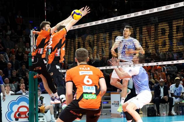DEU, DVV, 1 VBL, BR Volleys vs VfB Friedrichshafen, 15 04 2024, Max Schmeling Halle, Berlin, DEU, DVV, 1 VBL, BR Volleys vs VfB Friedrichshafen, in the picture Ruben Schott BR Volleys 13 , Saso Stalekar BR Volleys 12 , Michal Superlak Friedrichshafen 6 , Marcus Boehme Friedrichshafen 11 Photo Juergen Engler nordphoto GmbH nordphotoxGmbHx xEngler nph00076