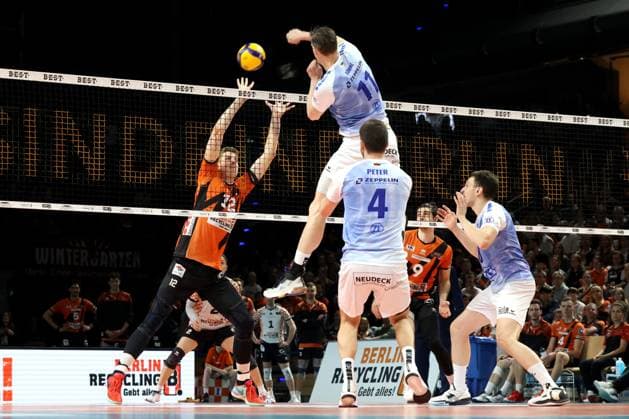 DEU, DVV, 1 VBL, BR Volleys vs VfB Friedrichshafen, 15 04 2024, Max Schmeling Halle, Berlin, DEU, DVV, 1 VBL, BR Volleys vs VfB Friedrichshafen, in the picture Saso Stalekar BR Volleys 12 , Marcus Boehme Friedrichshafen 11 , Tim Peter Friedrichshafen 4 , Foto Juergen Engler nordphoto GmbH nordphotoxGmbHx xEngler nph00076