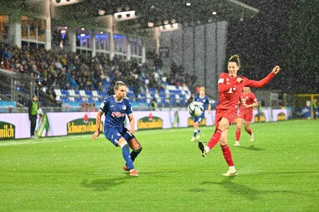 Google Pixel Frauen Bundesliga TSG Hoffenheim vs 1 FC Köln Hoffenheim, 15 04 2024 Julia Hickelsberger TSG Hoffenheim, 18 , Sara Agrez 1 FC Köln, 4 Google Pixel Frauen Bundesliga, Matchday 18 TSG Hoffenheim vs 1 FC Köln on 15 04 2024 at Dietmar Hopp Stadion in Hoffenheim DFL REGULATIONS PROHIBIT ANY USE OF PHOTOGRAPHS AS IMAGE SEQUENCES AND OR QUASI VIDEO Copyright: xBEAUTIFULxSPORTS Gelhardtx