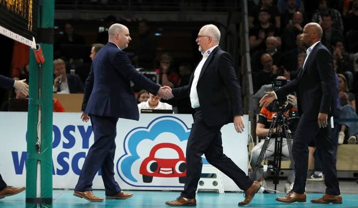 Coach Joel Banks and coach Mark Lebedew, co-coach Constant Tchouassi after the end of the match Sport Volleyball Playoff Final 1 Match Bundesliga Men Season 2023 2024 15 04 2024 BR Volleys Berlin BRV vs VfB Friedrichshafen