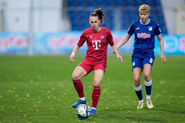 v li Dora Zeller Cologne, 19 , Paulina Krumbiegel TSG, 8 , Action, Action, Game scene, 15 04 2024, Sinsheim Hoffenheim Germany , Soccer, Google Pixel Women Bundesliga, TSG 1899 Hoffenheim 1 FC Köln, DFB DFL REGULATIONS PROHIBIT ANY USE OF PHOTOGRAPHS AS IMAGE SEQUENCES AND OR QUASI VIDEO xozx