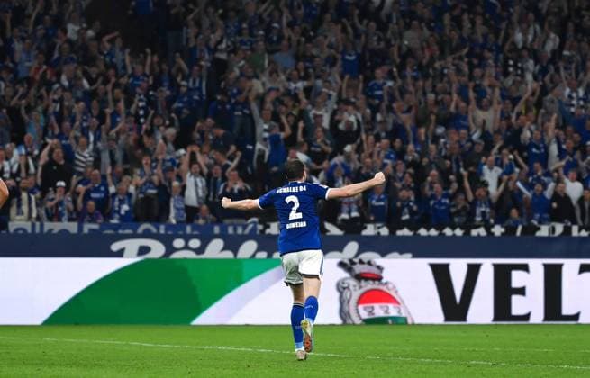 Jubel Thomas Ouwejan (Schalke 04) 13.04.2024, Fussball Saison 2023 2024, 2. Bundesliga, 29. Spieltag, FC Schalke 04 - 1. FC Nürnberg 2:0 Foto: Weis TEAM2 DFL regulations prohibit any use of photographs as image sequences and or quasi-video Gelsenkirchen Veltins Arena Nordrhein Westfalen Deutschland *** Jubel Thomas Ouwejan Schalke 04 13 04 2024, Fußball Saison 2023 2024, 2 Bundesliga, 29 Spieltag, FC Schalke 04 1 FC Nürnberg 2 0 Foto Weis TEAM2 DFL regulations prohibit any use of photographs as image sequences and or quasi video Gelsenkirchen Veltins Arena Nordrhein Westfalen Germany Team2