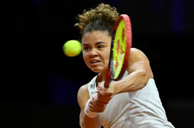 Jasmine Paolini ITA Action Tennis Ladies Porsche Cup Porsche Tennis Grand Prix GP Stuttgart 2024 Porsche Arena 16 04 2024 DFL REGULATIONS PROHIBIT ANY USE OF PHOTOGRAPHS AS IMAGE SEQUENCES AND OR QUASI VIDEO Porsche Tennis Grand Prix GP Stuttgart 2024