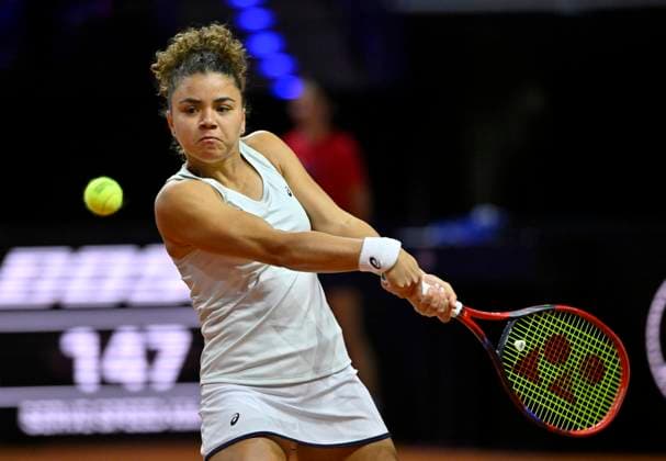 Jasmine Paolini ITA Action Tennis Ladies Porsche Cup Porsche Tennis Grand Prix GP Stuttgart 2024 Porsche Arena 16 04 2024 DFL REGULATIONS PROHIBIT ANY USE OF PHOTOGRAPHS AS IMAGE SEQUENCES AND OR QUASI VIDEO Porsche Tennis Grand Prix GP Stuttgart 2024