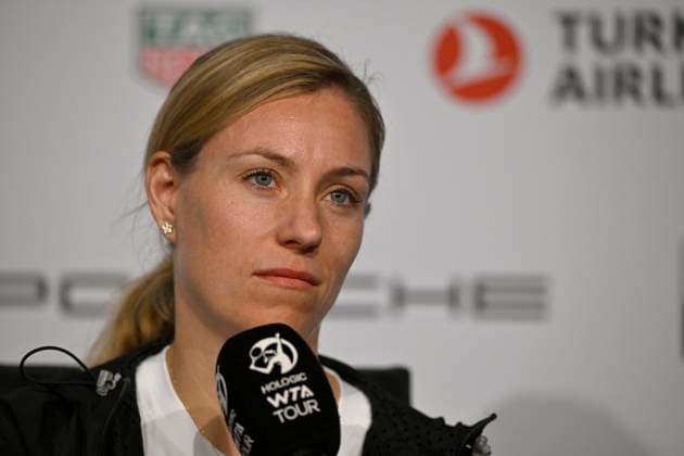 Angelique Kerber GER in interview Microphone Microphone Logo thoughtful Tennis Ladies Porsche Cup Porsche Tennis Grand Prix GP Stuttgart 2024 Porsche Arena 16 04 2024 DFL REGULATIONS PROHIBIT ANY USE OF PHOTOGRAPHS AS IMAGE SEQUENCES AND OR QUASI VIDEO Porsche Tennis Grand Prix GP Stuttgart 2024