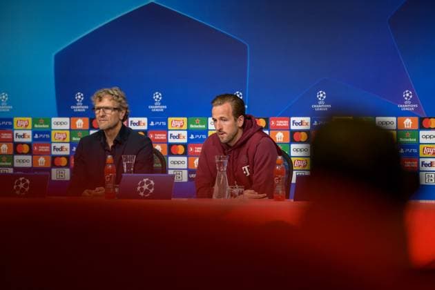 Soccer, UEFA Champions League, 20240416, Press conference FC Bayern Munich FC Arsenal In the picture FC Bayern Munich press spokesman Dieter NICKLES and Harry KANE FC Bayern Munich, 9 Munich Allianz Arena Bayern Germany Copyright: Passion2Press MarkusxFischerx
