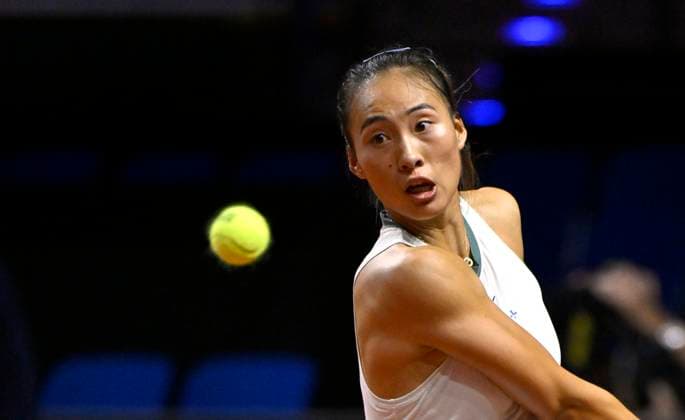 Qinwen Zheng CHN Action Tennis Ladies Porsche Cup Porsche Tennis Grand Prix GP Stuttgart 2024 Porsche Arena 16 04 2024 DFL REGULATIONS PROHIBIT ANY USE OF PHOTOGRAPHS AS IMAGE SEQUENCES AND OR QUASI VIDEO Porsche Tennis Grand Prix GP Stuttgart 2024