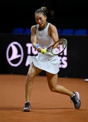 Qinwen Zheng CHN Action Tennis Ladies Porsche Cup Porsche Tennis Grand Prix GP Stuttgart 2024 Porsche Arena 16 04 2024 DFL REGULATIONS PROHIBIT ANY USE OF PHOTOGRAPHS AS IMAGE SEQUENCES AND OR QUASI VIDEO Porsche Tennis Grand Prix GP Stuttgart 2024