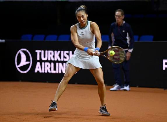 Qinwen Zheng CHN Action Tennis Ladies Porsche Cup Porsche Tennis Grand Prix GP Stuttgart 2024 Porsche Arena 16 04 2024 DFL REGULATIONS PROHIBIT ANY USE OF PHOTOGRAPHS AS IMAGE SEQUENCES AND OR QUASI VIDEO Porsche Tennis Grand Prix GP Stuttgart 2024