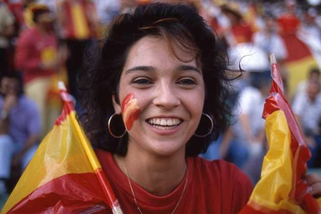 female spanish fan with the spanish flag, general, feature, border motive, symbol photo Italy ITA Spain ESP 1 0, soccer EM EURO 1988 in Germany, 14 06 1988 in the Waldstadion Frankfurt, Â