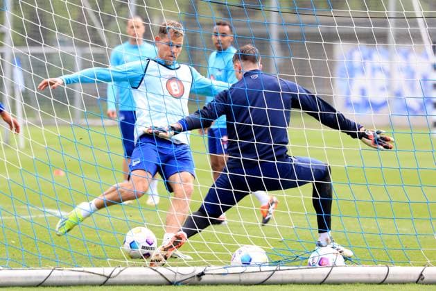DEU, DFL, 2 FBL Hertha BSC, Training, 16 04 2024, Sportforum, Berlin, DEU, DFL, 2 FBL Hertha BSC, Training, in the picture Florian Niederlechner Hertha BSC Berlin 7 , Tjark Ernst Hertha BSC Berlin 12 DFL regulations prohibit any use of Photographs as image sequences and or quasi video Foto Juergen Engler nordphoto GmbH nordphotoxGmbHx xEngler nph00076