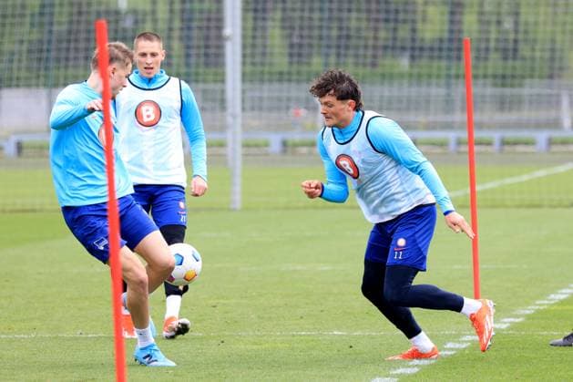 DEU, DFL, 2 FBL Hertha BSC, Training, 16 04 2024, Sportforum, Berlin, DEU, DFL, 2 FBL Hertha BSC, Training, in the picture Fabian Reese Hertha BSC Berlin 11 , Marten Winkler Hertha BSC Berlin 22 , Palko Dardai Hertha BSC Berlin 27 , Co Trainer Admir Hamzagic Hertha BSC Berlin DFL regulations prohibit any use of Photographs as image sequences and or quasi video Foto Juergen Engler nordphoto GmbH nordphotoxGmbHx xEngler nph00076