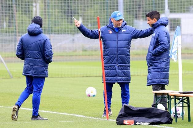 DEU, DFL, 2 FBL Hertha BSC, Training, 16 04 2024, Sportforum, Berlin, DEU, DFL, 2 FBL Hertha BSC, Training, in the picture Head Coach Pal Dardai Hertha BSC Berlin , Co Coach Admir Hamzagic Hertha BSC Berlin , Head of Team Management Sami Allagui Hertha BSC DFL regulations prohibit any use of Photographs as image sequences and or quasi video Foto Juergen Engler nordphoto GmbH nordphotoxGmbHx xEngler nph00076