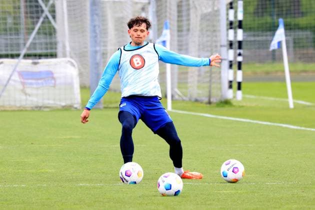 DEU, DFL, 2 FBL Hertha BSC, Training, 16 04 2024, Sportforum, Berlin, DEU, DFL, 2 FBL Hertha BSC, Training, in the picture Fabian Reese Hertha BSC Berlin 11 DFL regulations prohibit any use of Photographs as image sequences and or quasi video Foto Juergen Engler nordphoto GmbH nordphotoxGmbHx xEngler nph00076
