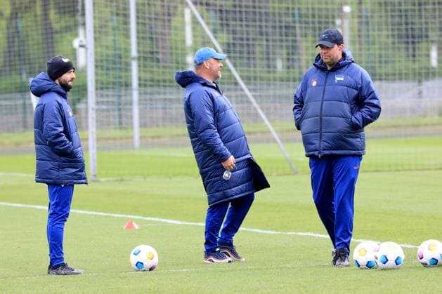 DEU, DFL, 2 FBL Hertha BSC, Training, 16 04 2024, Sportforum, Berlin, DEU, DFL, 2 FBL Hertha BSC, Training, in the picture Head Coach Pal Dardai Hertha BSC Berlin , Co Coach Admir Hamzagic Hertha BSC Berlin , Goalkeeper Coach Andreas Menger Hertha BSC Berlin DFL regulations prohibit any use of Photographs as image sequences and or quasi video Foto Juergen Engler nordphoto GmbH nordphotoxGmbHx xEngler nph00076