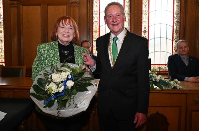 Football, 2nd BL, SpVgg Greuther Fürth, Golden Cloverleaf award for Ingrid Hofmann