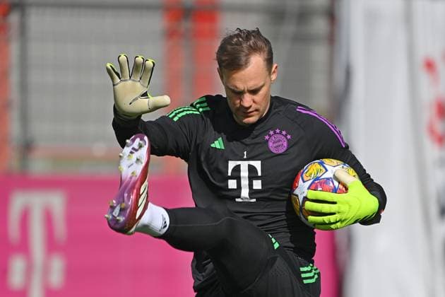 Manuel NEUER Goalkeeper Bayern Muenchen , action,single picture,cropped single motif,half figure,half figure final training on 16 04 2024 before the soccer Champions League quarterfinal FC Bayern Muenchen Arsenal London on 17 04 2024, A L L I A N Z A R E N A