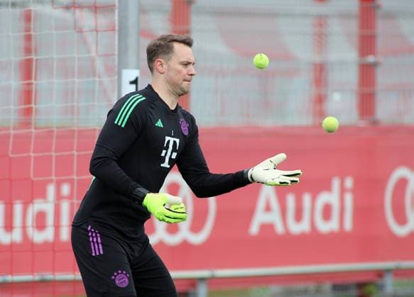 Munich, Germany 16 April 2024 Football, Men, Season 2023 2024, FC Bayern Munich, Säbener Strasse, Training ground, Final training, Champions League Manuel Neuer FC Bayern Munich juggling, here juggling with tennis balls, Concentration, Reaction, Gaze, Concentrated