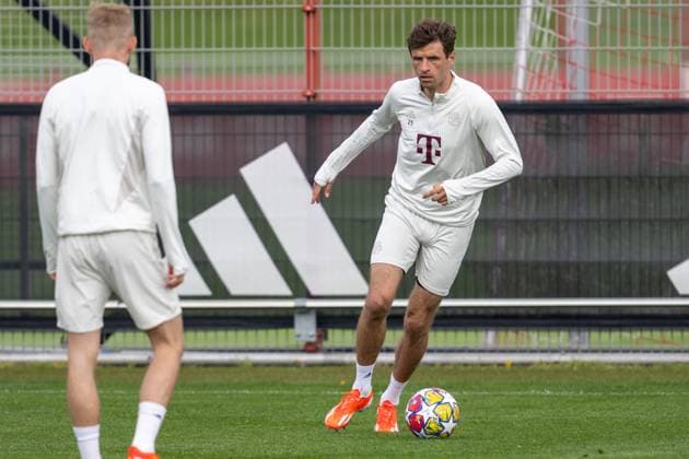 Thomas Mueller 25 FC Bayern Muenchen tense, final training before the UEFA Champions League match against FC Arsenal, season 2023 2024 at Saebener Strasse 16 04 2024 DFB regulations prohibit any use of photographs as image sequences and or quasi video Muenchen Bayern Germany Copyright: xkolbert-press UlrichxGamelx