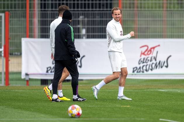 Harry Kane 9 FC Bayern Muenchen , final training before the UEFA Champions League match against FC Arsenal, season 2023 2024 at Saebener Strasse 16 04 2024 DFB regulations prohibit any use of photographs as image sequences and or quasi video Muenchen Bayern Germany Copyright: xkolbert-press UlrichxGamelx