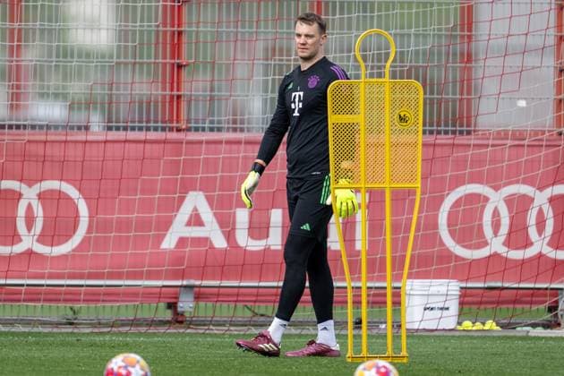 Manuel Neuer 1 FC Bayern Muenchen , final training before the UEFA Champions League match against FC Arsenal, season 2023 2024 at Saebener Strasse 16 04 2024 DFB regulations prohibit any use of photographs as image sequences and or quasi video Muenchen Bayern Germany Copyright: xkolbert-press UlrichxGamelx