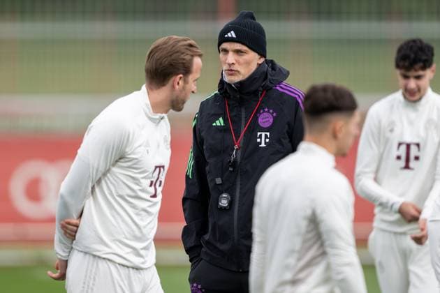 Harry Kane 9 FC Bayern Muenchen , head coach Thomas Tuchel FC Bayern Muenchen , final training session before the UEFA Champions League match against FC Arsenal, season 2023 2024 at Saebener Strasse 16 04 2024 DFB regulations prohibit any use of photographs as image sequences and or quasi video Muenchen Bayern Germany Copyright: xkolbert-press UlrichxGamelx