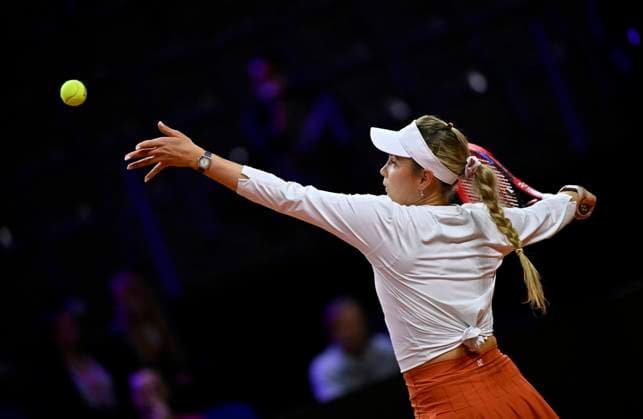 Donna Vekic CRO Action Serve Tennis Ladies Porsche Cup Porsche Tennis Grand Prix GP Stuttgart 2024 Porsche Arena 16 04 2024 DFL REGULATIONS PROHIBIT ANY USE OF PHOTOGRAPHS AS IMAGE SEQUENCES AND OR QUASI VIDEO Porsche Tennis Grand Prix GP Stuttgart 2024