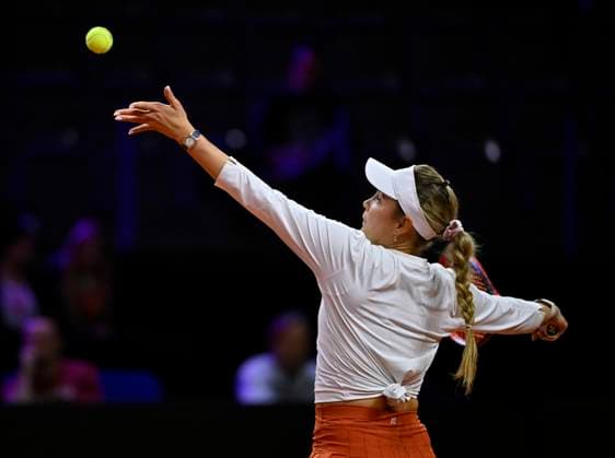 Donna Vekic CRO Action Serve Tennis Ladies Porsche Cup Porsche Tennis Grand Prix GP Stuttgart 2024 Porsche Arena 16 04 2024 DFL REGULATIONS PROHIBIT ANY USE OF PHOTOGRAPHS AS IMAGE SEQUENCES AND OR QUASI VIDEO Porsche Tennis Grand Prix GP Stuttgart 2024