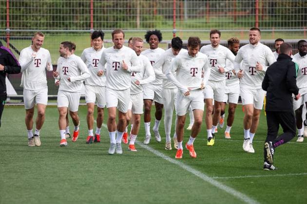 Players running, Harry Kane FC Bayern Muenchen, 09 , Thomas Mueller FC Bayern Muenchen, 25 , Eric Dier FC Bayern Muenchen, 15 with Konrad Laimer FC Bayern Muenchen, 27 and Matthijs de Ligt FC Bayern Muenchen, 04 with Leon Goretzka FC Bayern Muenchen, 08 and Minjae Kim FC Bayern Muenchen, 03 with Raphael Guerreiro FC Bayern Muenchen, 22 , Mathys Tel FC Bayern Muenchen, 39 , Final training, FC Bayern Muenchen, Football, UEFA Champions League, Quarter-final second leg, Season 23 24, 16 04 2024, Final training, FC Bayern Muenchen, Football, UEFA Champions League, Quarter-final second leg, Season 23 24, 16 04 2024 Muenchen Copyright: xEibner-Pressefoto JennixMaulx EP_JML