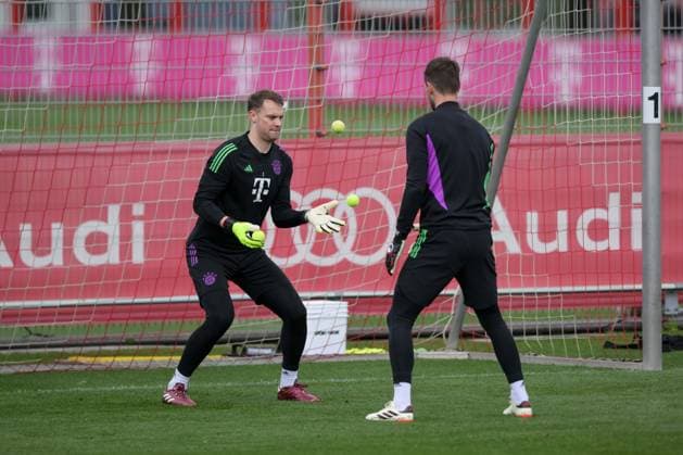 Soccer, Champions League, 20240416, final training, FC Bayern Munich FC Arsenal In the picture Manuel NEUER FC Bayern Munich, 1 and Sven ULREICH FC Bayern Munich, 26 tennis balls Munich training ground Säbener Str 51 Bayern Germany Copyright: Passion2Press MarkusxFischerx