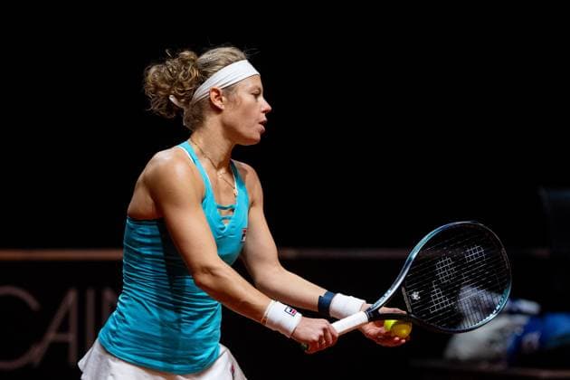 Laura Siegemund pictured serving, Laura Siegemund Germany , Barbora Krejcikova Czech Republic vs Fang Hsien Wu Taiwan , Yifan Xu China , Womens Doubles, Round 2, GER, Porsche Tennis Grand Prix Stuttgart, WTA 500, 16 04 2024 GER, Porsche Tennis Grand Prix, WTA 500, 16 04 2024 Stuttgart Copyright: xEibner-Pressefoto Memmlerx EP_MMR