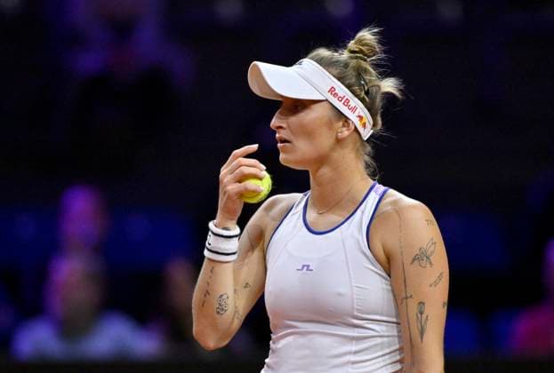Marketa Vondrousova CZE thoughtful Tennis Ladies Porsche Cup Porsche Tennis Grand Prix GP Stuttgart 2024 Porsche Arena 16 04 2024 DFL REGULATIONS PROHIBIT ANY USE OF PHOTOGRAPHS AS IMAGE SEQUENCES AND OR QUASI VIDEO Porsche Tennis Grand Prix GP Stuttgart 2024