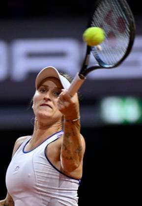 Marketa Vondrousova CZE Action Tennis Ladies Porsche Cup Porsche Tennis Grand Prix GP Stuttgart 2024 Porsche Arena 16 04 2024 DFL REGULATIONS PROHIBIT ANY USE OF PHOTOGRAPHS AS IMAGE SEQUENCES AND OR QUASI VIDEO Porsche Tennis Grand Prix GP Stuttgart 2024