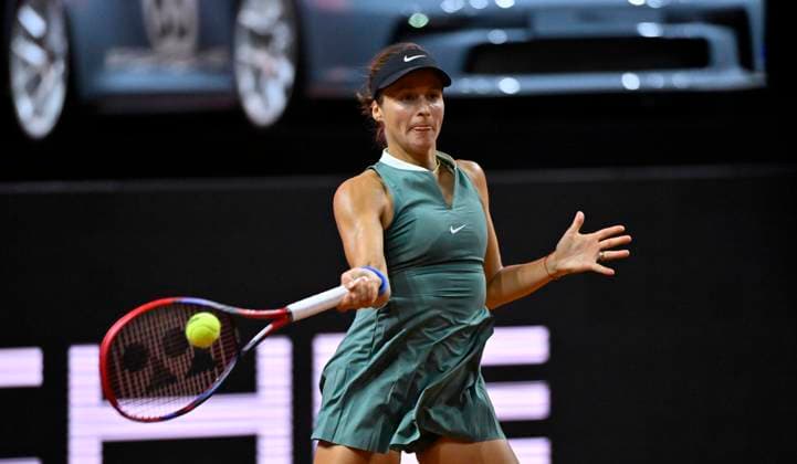 Tatjana Maria GER Action Tennis Ladies Porsche Cup Porsche Tennis Grand Prix GP Stuttgart 2024 Porsche Arena 16 04 2024 DFL REGULATIONS PROHIBIT ANY USE OF PHOTOGRAPHS AS IMAGE SEQUENCES AND OR QUASI VIDEO Porsche Tennis Grand Prix GP Stuttgart 2024